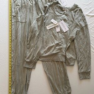 Moda Eco-Friendly Lounge Set in Sage.